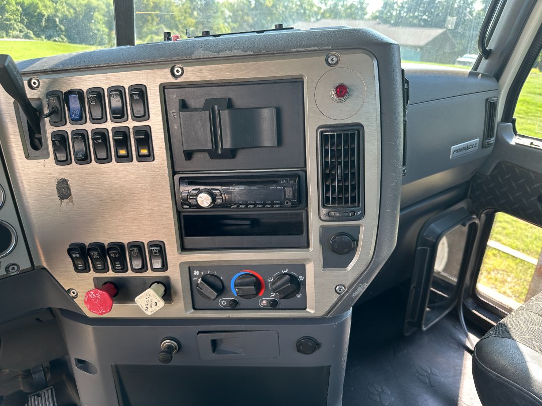 2008 MACK CHU613 - Image 11